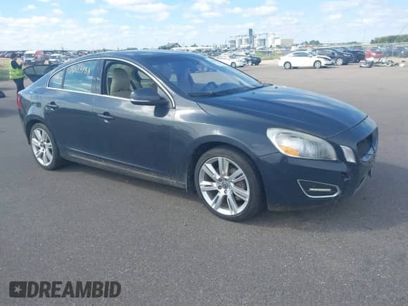 2012 Volvo S60 T6 с VIN YV1902FH8C2103783, выставлен на аукционе IAAI как лот 43109988 с пробегом 177 042 миль миль и . История ставок и продаж доступна на DreamBid. Изображение 1.