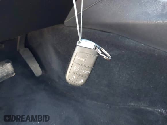 2016 Chrysler 300 C z VIN 2C3CCAEG0GH167422, wystawiony jako IAAI lot #42162970 z przebiegiem 143 073 mil mil oraz . Historia ofert i sprzedaży dostępna na DreamBid. Obrazek 11.