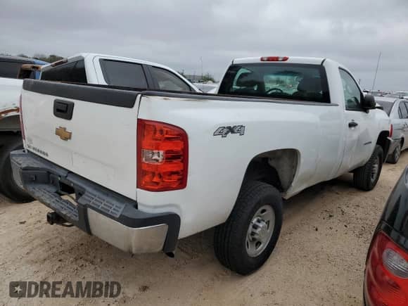 2009 Chevrolet Silverado 2500HD Work Truck z VIN 1GCHK44KX9F132841, wystawiony jako Copart lot #86765654 z przebiegiem 372 487 mil mil oraz Szkoda całkowita • Salvage title. Historia ofert i sprzedaży dostępna na DreamBid. Obrazek 3.