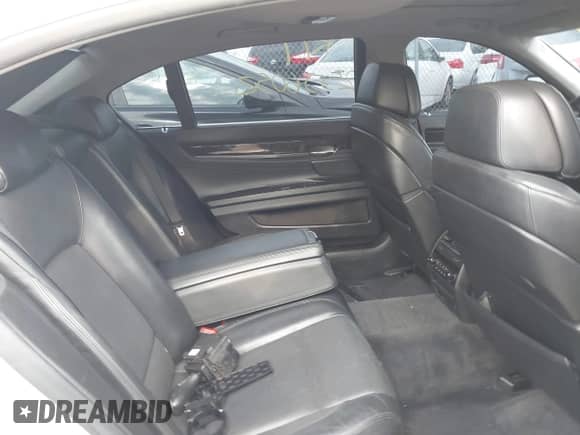 2011 BMW 7 Series 750Li xDrive с VIN WBAKC8C54BC432577, выставлен на аукционе IAAI как лот 42503711 с пробегом Не указан миль и . История ставок и продаж доступна на DreamBid. Изображение 8.