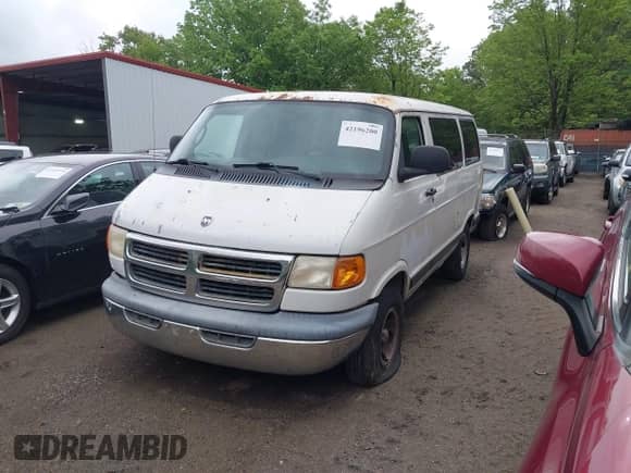 2001 Dodge RAM z VIN 2B4HB15Y01K530354, wystawiony jako IAAI lot #42196200 z przebiegiem 221 618 mil mil oraz . Historia ofert i sprzedaży dostępna na DreamBid. Obrazek 2.