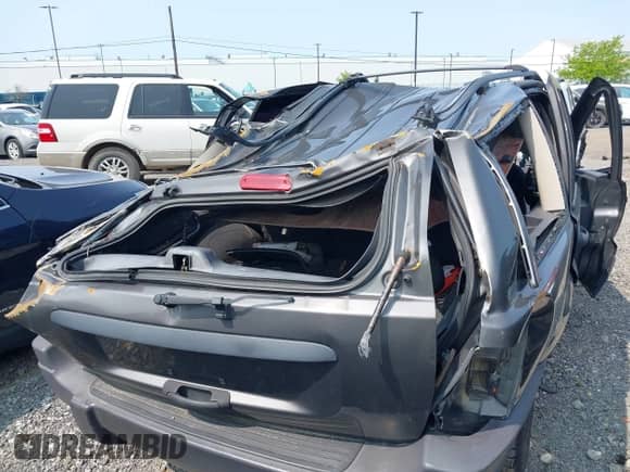 2004 Jeep Grand Cherokee Laredo z VIN 1J4GW48S04C338331, wystawiony jako IAAI lot #42392612 z przebiegiem Nie podano mil oraz . Historia ofert i sprzedaży dostępna na DreamBid. Obrazek 13.