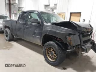2011 Chevrolet Silverado 1500 LTZ z VIN 1GCRKTE38BZ131388, wystawiony jako IAAI lot #42609373 z przebiegiem Nie podano mil oraz . Historia ofert i sprzedaży dostępna na DreamBid. Obrazek 1.