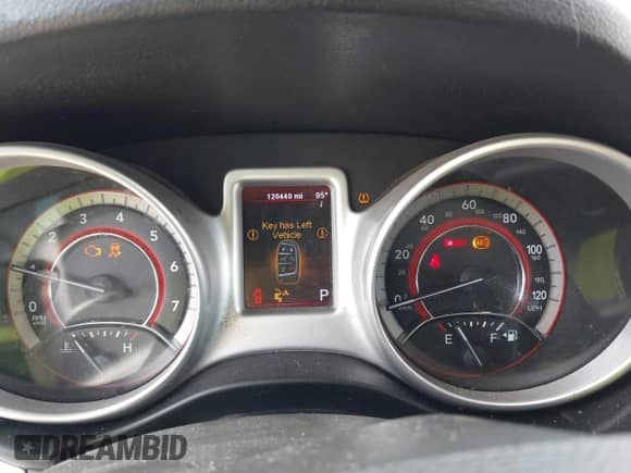 2012 Dodge Journey SE z VIN 3C4PDCAB5CT275973, wystawiony jako IAAI lot #42631803 z przebiegiem 120 440 mil mil oraz . Historia ofert i sprzedaży dostępna na DreamBid. Obrazek 7.