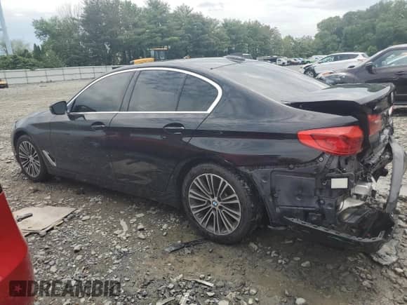 2019 BMW 5 Series 540i xDrive z VIN WBAJE7C5XKWD55540, wystawiony jako Copart lot #63302835 z przebiegiem 123 219 mil mil oraz Szkoda całkowita • Salvage title. Historia ofert i sprzedaży dostępna na DreamBid. Obrazek 2.