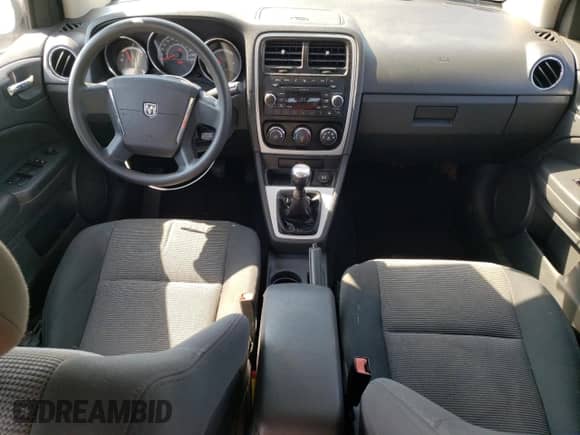 2011 Dodge Caliber z VIN 1B3CB1HA3BD296851, wystawiony jako Copart lot #68704655 z przebiegiem 113 601 mil mil oraz Czysty tytuł • Clean title. Historia ofert i sprzedaży dostępna na DreamBid. Obrazek 8.