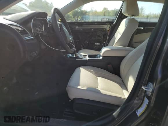 2023 Chrysler 300 Touring L with VIN 2C3CCASG4PH677731, listed as a Copart auction lot 81020975 with 5,050 mi miles and Salvage title. Bid and sale history available at DreamBid. Image 7.