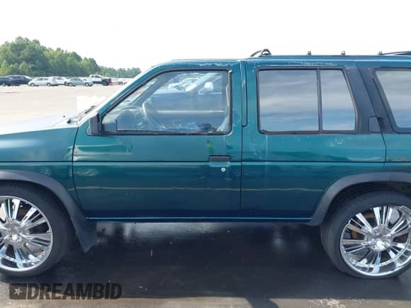 1995 Nissan Pathfinder LE z VIN JN8HD17Y2SW069219, wystawiony jako IAAI lot #43089977 z przebiegiem 113 798 mil mil oraz . Historia ofert i sprzedaży dostępna na DreamBid. Obrazek 14.