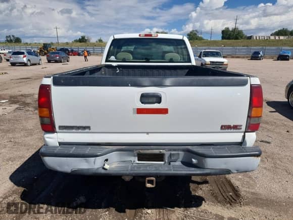 2001 GMC Sierra 1500 SLE с VIN 1GTEK19T51E267304, выставлен на аукционе Copart как лот 70054205 с пробегом 242 902 миль миль и Списание • Salvage title. История ставок и продаж доступна на DreamBid. Изображение 6.