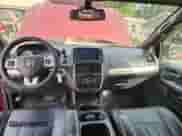2019 Dodge Grand Caravan GT z VIN 2C4RDGEG1KR709538, wystawiony jako Copart lot #80912085 z przebiegiem 146 890 mil mil oraz Czysty tytuł • Clean title. Historia ofert i sprzedaży dostępna na DreamBid. Obrazek 9.