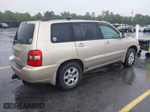 2006 Toyota Highlander with VIN JTEGP21A660109337, listed as a IAAI auction lot 42905089 with 305,501 mi miles and . Bid and sale history available at DreamBid. Image 4.