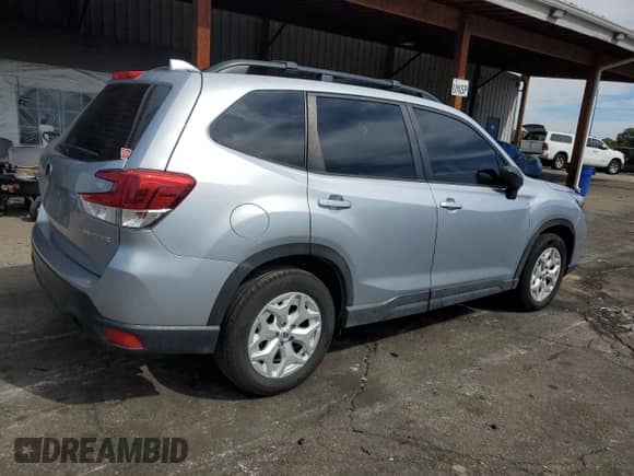 2021 Subaru Forester with VIN JF2SKADC1MH485562, listed as a Copart auction lot 84580195 with 33,498 mi miles and Clean title. Bid and sale history available at DreamBid. Image 3.