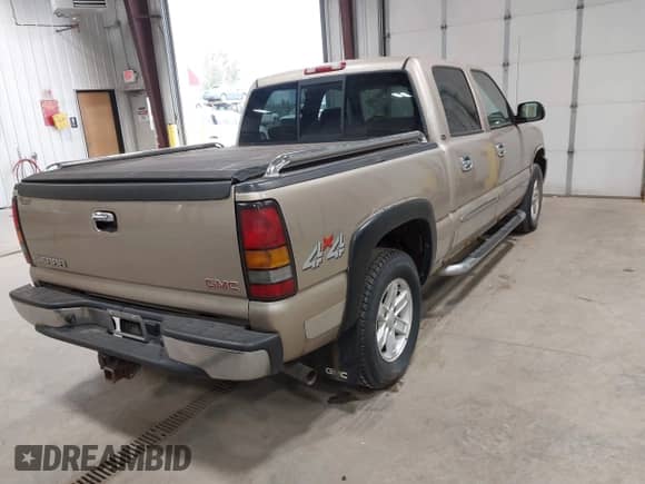 2006 GMC Sierra 1500 SLT with VIN 2GTEK13Z261257254, listed as a IAAI auction lot 42987183 with 166,743 mi miles and . Bid and sale history available at DreamBid. Image 4.