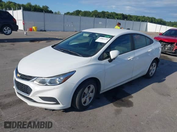 2018 Chevrolet Cruze LS с VIN 1G1BC5SM4J7214827, выставлен на аукционе IAAI как лот 43087274 с пробегом 97 661 миль миль и . История ставок и продаж доступна на DreamBid. Изображение 18.