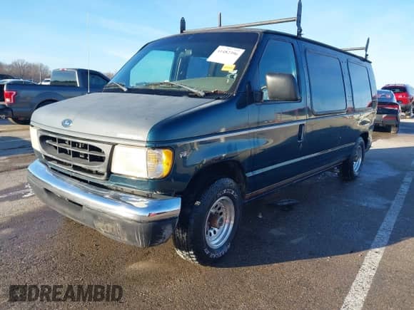 1998 Ford Econoline Cargo Recreational z VIN 1FDRE1463WHB01066, wystawiony jako IAAI lot #41482396 z przebiegiem 269 648 mil mil oraz . Historia ofert i sprzedaży dostępna na DreamBid. Obrazek 2.