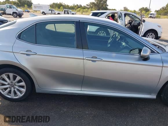 2019 Toyota Camry SE z VIN 4T1B11HK0KU246278, wystawiony jako IAAI lot #43174339 z przebiegiem 106 145 mil mil oraz . Historia ofert i sprzedaży dostępna na DreamBid. Obrazek 14.