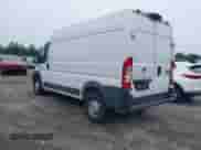 2018 Ram ProMaster Cargo z VIN 3C6TRVCG7JE147926, wystawiony jako IAAI lot #42450045 z przebiegiem 110 232 mil mil oraz . Historia ofert i sprzedaży dostępna na DreamBid. Obrazek 3.