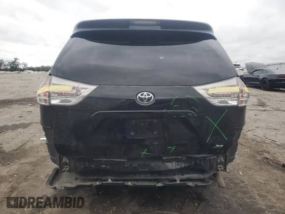 2011 Toyota Sienna SE with VIN 5TDXK3DC2BS145037, listed as a Copart auction lot 85851475 with 121,270 mi miles and Salvage title. Bid and sale history available at DreamBid. Image 6.