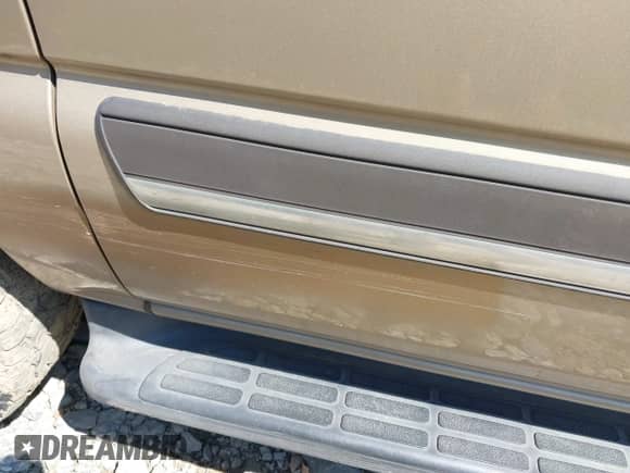2005 Chevrolet Suburban LT with VIN 1GNEC16Z45J225720, listed as a IAAI auction lot 41896970 with 347,315 mi miles and . Bid and sale history available at DreamBid. Image 14.