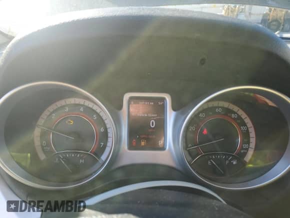 2012 Dodge Journey SXT z VIN 3C4PDCBGXCT307164, wystawiony jako Copart lot #85708485 z przebiegiem 137 181 mil mil oraz Szkoda całkowita • Salvage title. Historia ofert i sprzedaży dostępna na DreamBid. Obrazek 9.