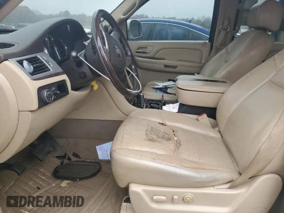 2009 Cadillac Escalade z VIN 1GYFC13239R144715, wystawiony jako Copart lot #85055294 z przebiegiem 169 017 mil mil oraz Szkoda całkowita • Salvage title. Historia ofert i sprzedaży dostępna na DreamBid. Obrazek 7.