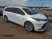 2022 Toyota Sienna Platinum с VIN 5TDERKEC1NS116533, выставлен на аукционе Copart как лот 70362315 с пробегом 85 860 миль миль и Списание • Salvage title. История ставок и продаж доступна на DreamBid. Изображение 4.
