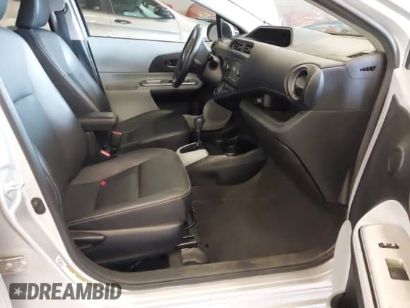 2013 Toyota Prius One z VIN JTDKDTB31D1055630, wystawiony jako IAAI lot #43197126 z przebiegiem 113 286 mil mil oraz . Historia ofert i sprzedaży dostępna na DreamBid. Obrazek 5.