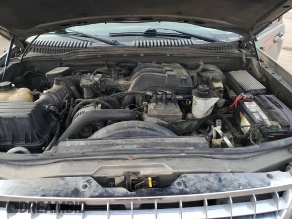 2004 Ford Explorer XLT with VIN 1FMZU73KX4ZA84424, listed as a Copart auction lot 81810025 with 175,961 mi miles and Salvage title. Bid and sale history available at DreamBid. Image 12.