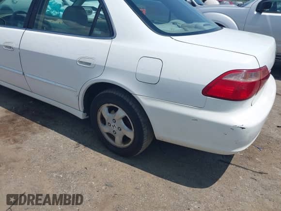 2000 Honda Accord EX z VIN 1HGCG6673YA137621, wystawiony jako IAAI lot #42851745 z przebiegiem 292 418 mil mil oraz . Historia ofert i sprzedaży dostępna na DreamBid. Obrazek 6.