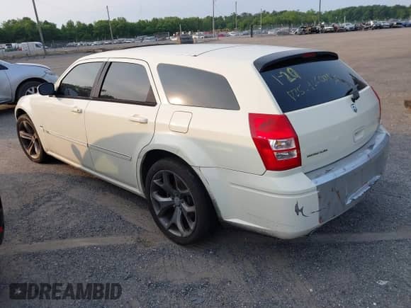 2005 Dodge Magnum RT with VIN 2D4GV58265H646507, listed as a IAAI auction lot 42424873 with Not provided miles and . Bid and sale history available at DreamBid. Image 3.