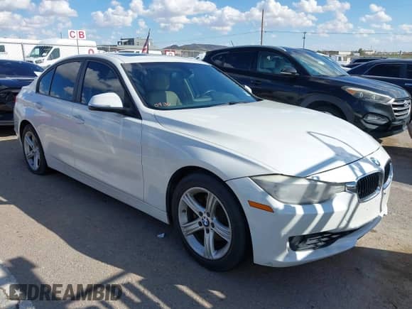 2014 BMW 3 Series 328i z VIN WBA3A5C57EJ464867, wystawiony jako IAAI lot #43334189 z przebiegiem 158 299 mil mil oraz . Historia ofert i sprzedaży dostępna na DreamBid. Obrazek 1.