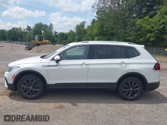 2023 Volkswagen Tiguan SE with VIN 3VVMB7AX1PM028575, listed as a IAAI auction lot 42908208 with 30,667 mi miles and . Bid and sale history available at DreamBid. Image 14.