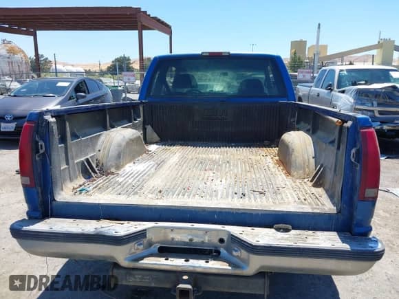 1997 GMC Sierra 1500 с VIN 1GTEC19R7VE526575, выставлен на аукционе IAAI как лот 42897970 с пробегом 277 978 миль миль и . История ставок и продаж доступна на DreamBid. Изображение 16.