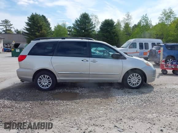 2010 Toyota Sienna XLE с VIN 5TDDK4CCXAS031831, выставлен на аукционе IAAI как лот 42203641 с пробегом 168 384 миль миль и . История ставок и продаж доступна на DreamBid. Изображение 13.