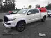 2017 Toyota Tacoma TRD Off Road z VIN 3TMDZ5BN2HM012821, wystawiony jako IAAI lot #43325557 z przebiegiem 278 781 mil mil oraz . Historia ofert i sprzedaży dostępna na DreamBid. Obrazek 2.