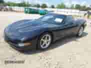 1999 Chevrolet Corvette z VIN 1G1YY32G5X5107803, wystawiony jako IAAI lot #42674933 z przebiegiem 54 138 mil mil oraz . Historia ofert i sprzedaży dostępna na DreamBid. Obrazek 2.