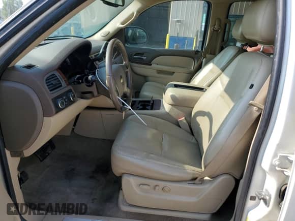 2010 Chevrolet Suburban LTZ z VIN 1GNUKKE31AR253245, wystawiony jako Copart lot #60351805 z przebiegiem 198 806 mil mil oraz Czysty tytuł • Clean title. Historia ofert i sprzedaży dostępna na DreamBid. Obrazek 7.
