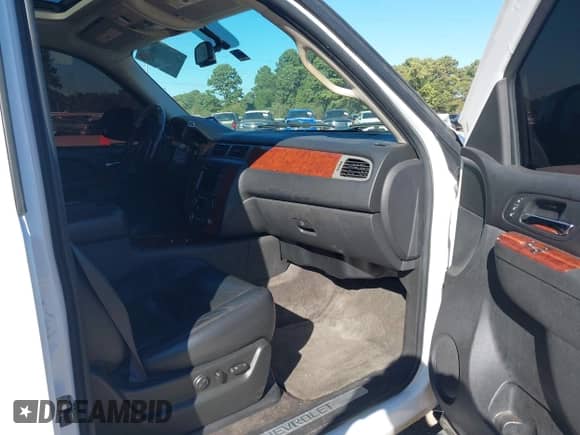 2011 Chevrolet Tahoe LTZ with VIN 1GNSCCE00BR252170, listed as a IAAI auction lot 43480102 with 201,291 mi miles and . Bid and sale history available at DreamBid. Image 5.