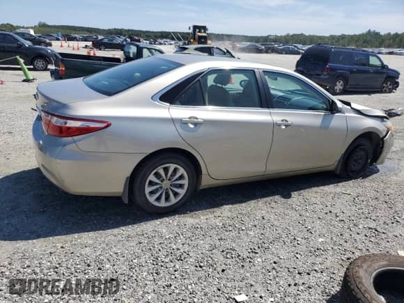2016 Toyota Camry XLE with VIN 4T1BF1FK5GU504404, listed as a Copart auction lot 71915345 with 139,878 mi miles and Salvage title. Bid and sale history available at DreamBid. Image 3.