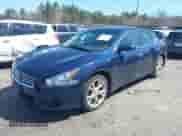 2013 Nissan Maxima SV z VIN 1N4AA5AP9DC805516, wystawiony jako IAAI lot #42028936 z przebiegiem 174 555 mil mil oraz . Historia ofert i sprzedaży dostępna na DreamBid. Obrazek 2.