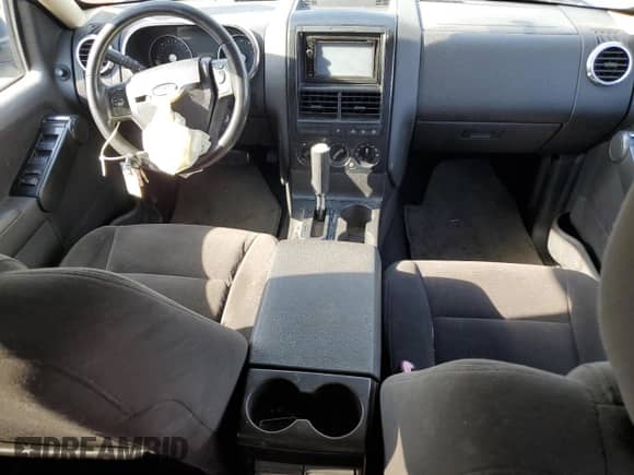 2010 Ford Explorer XLT with VIN 1FMEU7DEXAUA66828, listed as a Copart auction lot 84161265 with 311,747 mi miles and Salvage title. Bid and sale history available at DreamBid. Image 8.