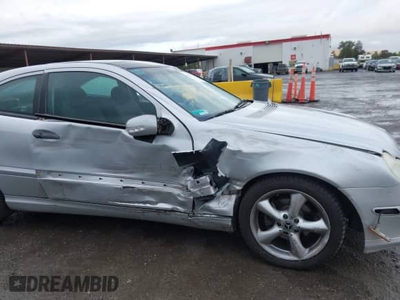 2002 Mercedes-Benz C 230/260/280/320 with VIN WDBRN47J42A257253, listed as a IAAI auction lot 43353747 with Not provided miles and . Bid and sale history available at DreamBid. Image 6.