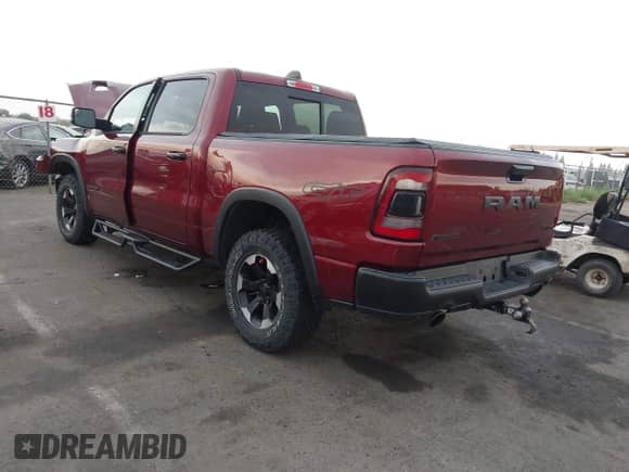 2024 Ram 1500 Rebel z VIN 1C6SRFLT5RN211645, wystawiony jako IAAI lot #43118716 z przebiegiem 17 951 mil mil oraz . Historia ofert i sprzedaży dostępna na DreamBid. Obrazek 3.