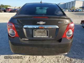 2016 Chevrolet Sonic LT z VIN 1G1JC5SH1G4180001, wystawiony jako Copart lot #82733785 z przebiegiem 184 255 mil mil oraz Czysty tytuł • Clean title. Historia ofert i sprzedaży dostępna na DreamBid. Obrazek 6.