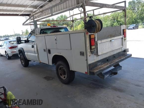 2006 Chevrolet Silverado 2500HD Work Truck z VIN 1GBHC24UX6E231121, wystawiony jako IAAI lot #42819477 z przebiegiem 212 193 mil mil oraz . Historia ofert i sprzedaży dostępna na DreamBid. Obrazek 3.