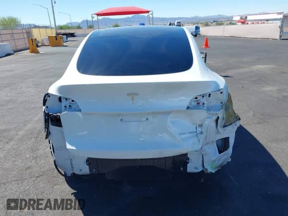 2021 Tesla Model Y Long Range с VIN 5YJYGDEE3MF219908, выставлен на аукционе IAAI как лот 43170922 с пробегом Не указан миль и . История ставок и продаж доступна на DreamBid. Изображение 21.