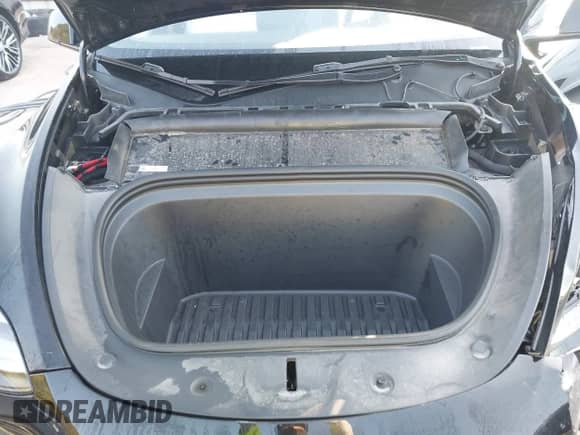 2023 Tesla Model Y Long Range z VIN 7SAYGAEE7PF767951, wystawiony jako IAAI lot #43128878 z przebiegiem 36 431 mil mil oraz . Historia ofert i sprzedaży dostępna na DreamBid. Obrazek 10.