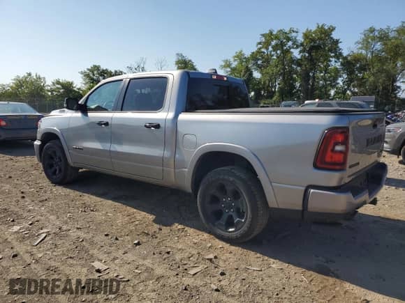 2025 Ram 1500 Big Horn z VIN 1C6SRFFP4SN556606, wystawiony jako Copart lot #71641445 z przebiegiem 15 866 mil mil oraz Szkoda całkowita • Salvage title. Historia ofert i sprzedaży dostępna na DreamBid. Obrazek 2.