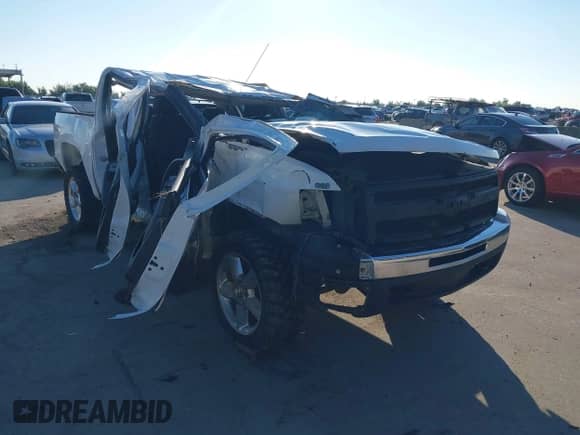 2011 Chevrolet Silverado 1500 LT z VIN 3GCPKSEAXBG200677, wystawiony jako IAAI lot #43129728 z przebiegiem 187 458 mil mil oraz . Historia ofert i sprzedaży dostępna na DreamBid. Obrazek 1.