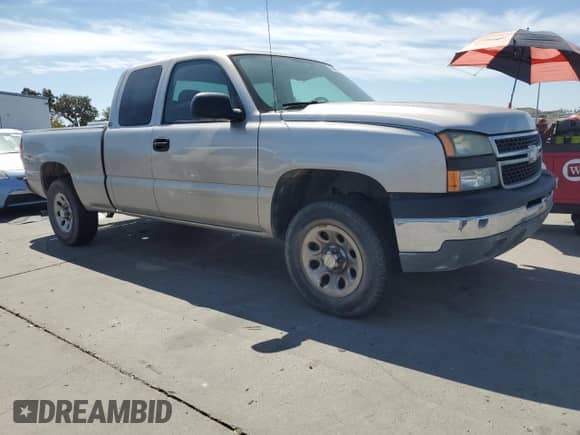 2006 Chevrolet Silverado 1500 LT1 with VIN 2GCEK19V861347691, listed as a Copart auction lot 70698725 with 335,858 mi miles and Clean title. Bid and sale history available at DreamBid. Image 4.